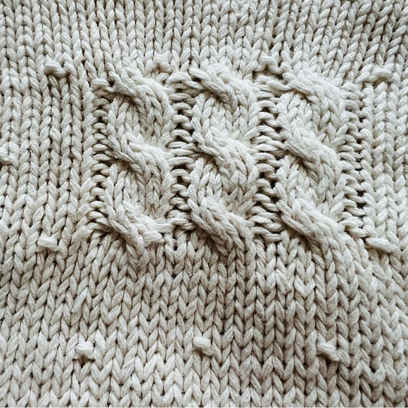 Vintage Red Bow Ugly Christmas Pullover Size M. Knitted by hand. - Picture 13 of 15